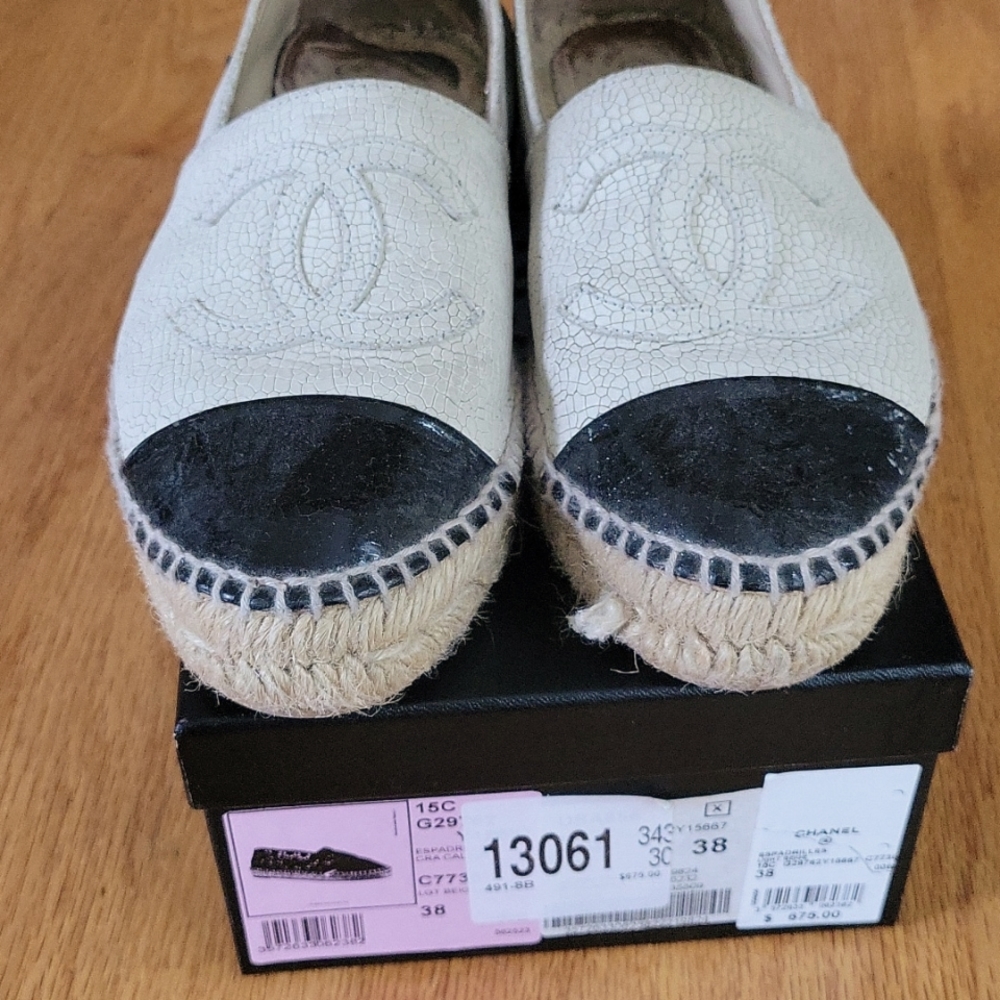 Chanel cracked leather espadrilles size 38